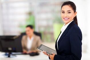 Casamo_shutterstock_133714319_AlertBusinessWoman